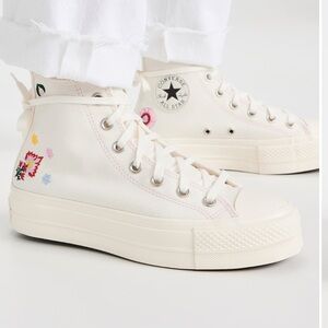 NWT Converse Chuck Taylor All Star Lift Hi Sneakers Floral embroidered Sz 9